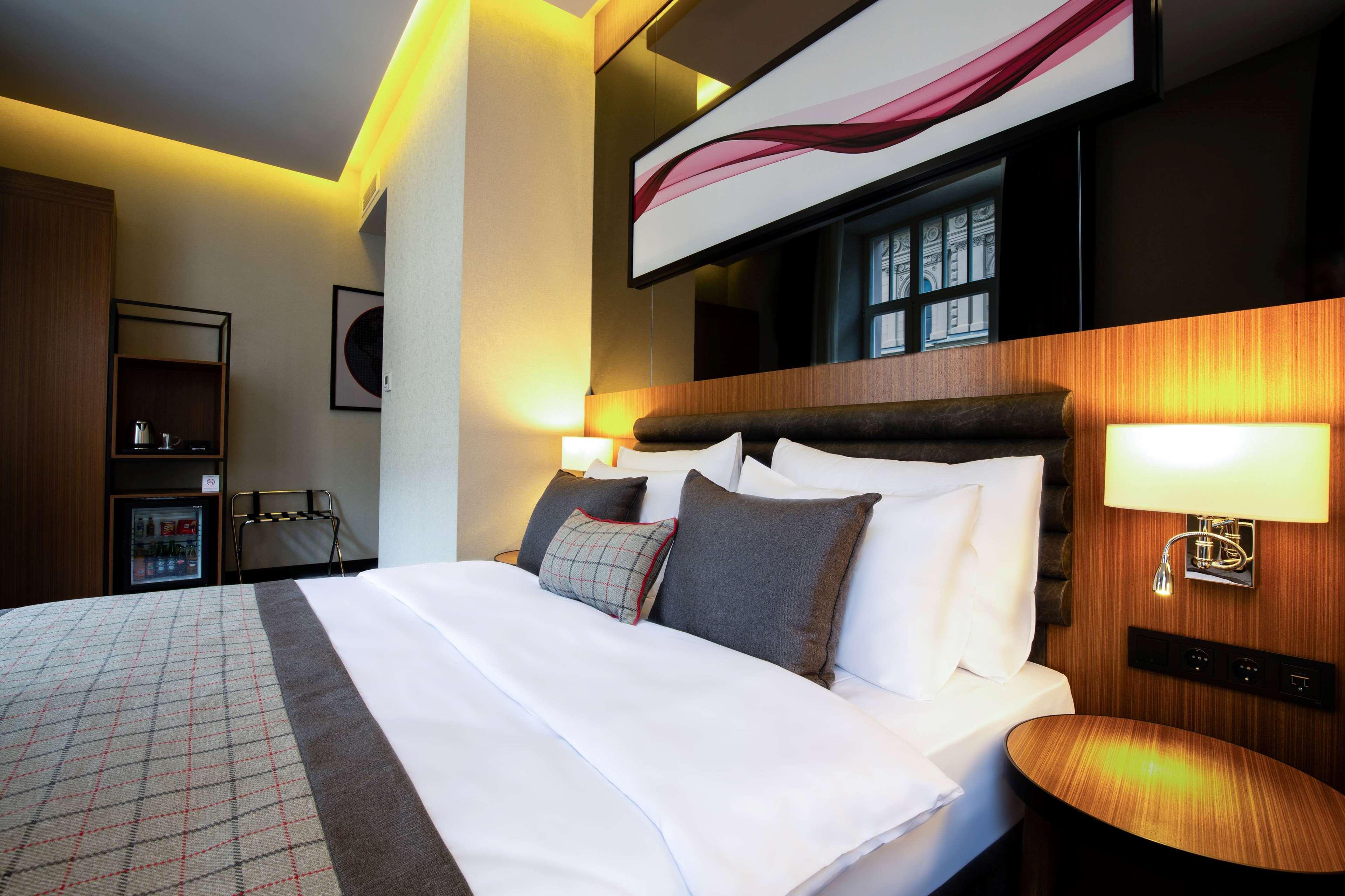 Ramada by Wyndham Budapest City Center Bagian luar foto