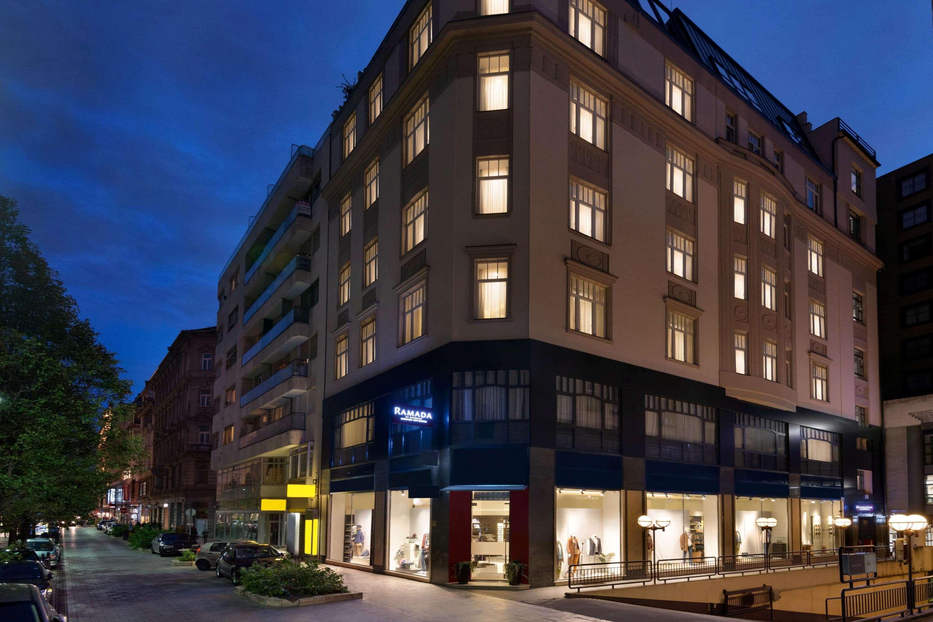 Ramada by Wyndham Budapest City Center Bagian luar foto