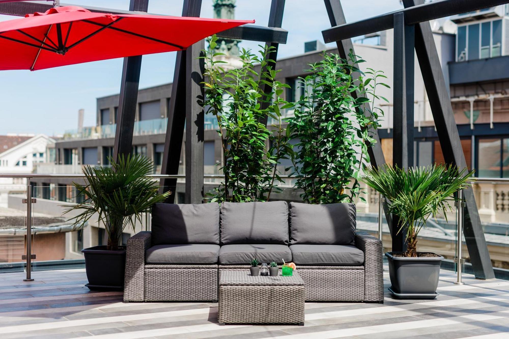 Ramada by Wyndham Budapest City Center Bagian luar foto